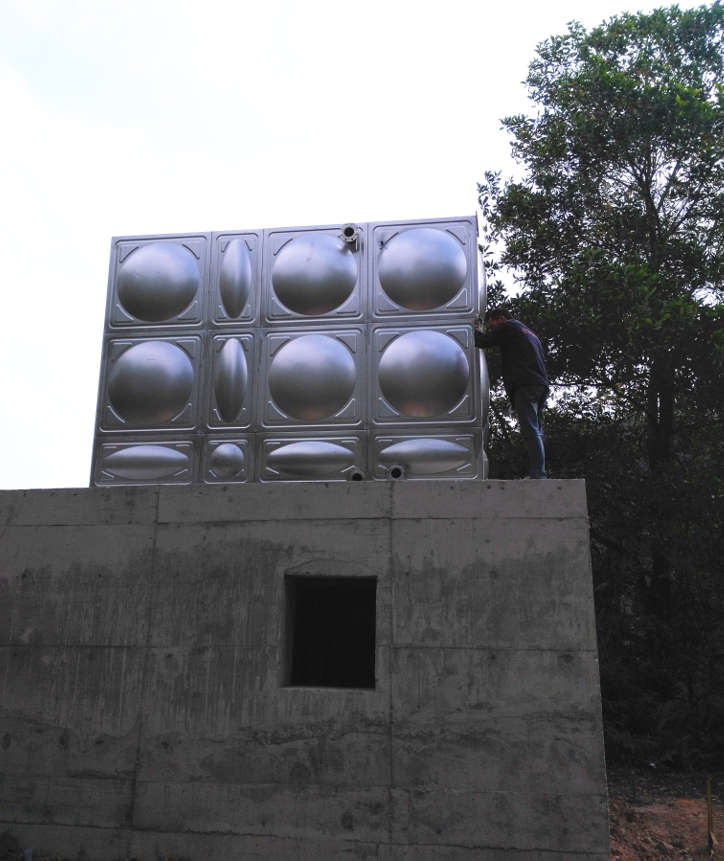 松子坑水库灌溉用的水箱安装完成效果图